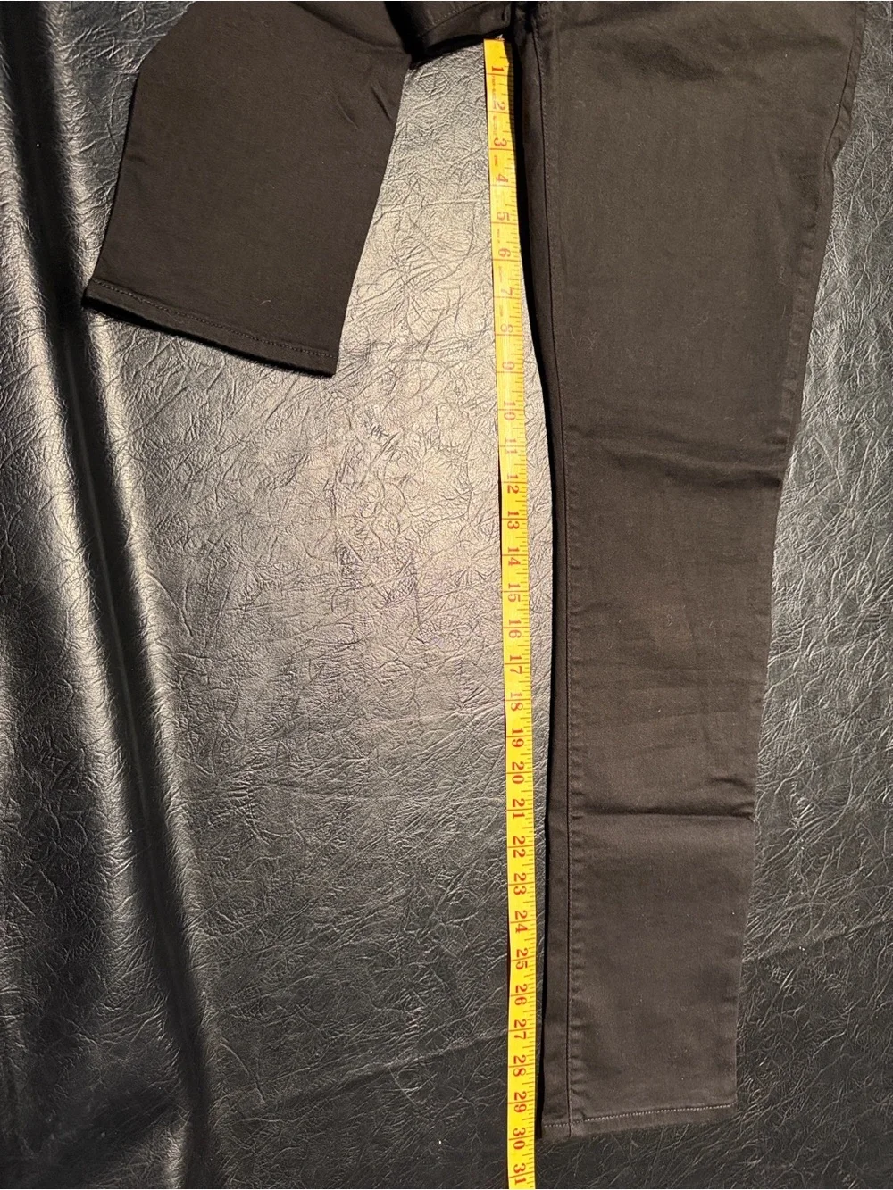 Levi Black Skinny Jeans - Slim Fit